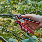 Пружинящая конструкция автоматически открывается после каждого среза.